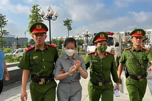 Cựu Cục trưởng lãnh sự khai 'nhận túi LV' từ doanh nghiệp khi cấp phép 'chuyến bay giải cứu'