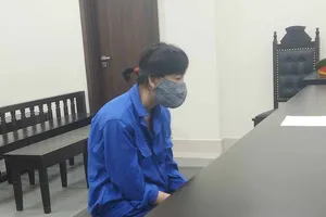 Người phụ nữ chiếm đoạt tiền tỉ bằng chiêu bán Iphone giá rẻ