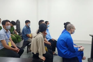 Ngân hàng mất tiền tỉ vì chiêu lừa 'biến' đất ngõ nhỏ thành mặt đường