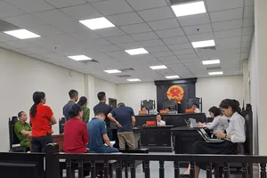 Cựu cán bộ công an ở Hà Nội cho vay lãi nặng, ghi số lô đề