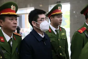 Phúc thẩm vụ chuyến bay giải cứu: Xin xử vắng mặt nhưng cựu điều tra viên Hoàng Văn Hưng vẫn bị dẫn giải đến tòa