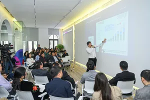 Giá bitcoin lập đỉnh trên 70.000 USD, cấm hay không cấm?