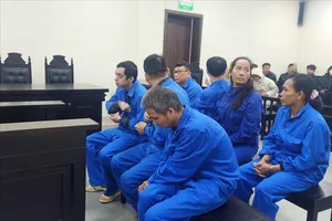 Công ty phá sản, bị cáo mua đô la giả để hưởng chênh lệch