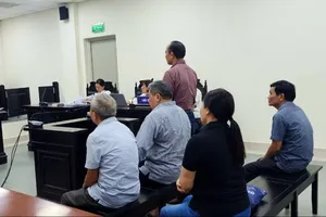 Cựu chủ tịch xã ở Hà Nội nhận hối lộ để giúp lập hợp đồng ký lùi ngày