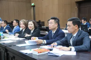 Luật sư tranh luận về việc vắng mặt bà Nhàn AIC tại toà