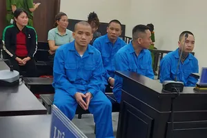 Chủ quán karaoke mua thiếu nữ để phục vụ khách đến hát 