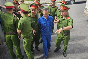 Vụ buôn lậu đất hiếm, ông chủ Thái Dương bật khóc thừa nhận "bị cáo sai rồi"