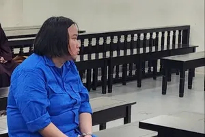 Nữ quái mạo danh lãnh đạo cấp cao để lừa tiền nhà sư