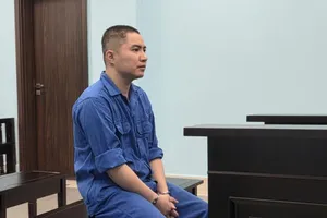 Vụ án xảy ra từ chuyện người lạ gõ cửa phòng của vợ