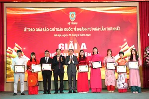 Trao "Giải Báo chí toàn quốc về ngành Tư pháp lần thứ Nhất" và cuộc thi trực tuyến “Tìm hiểu về Bộ, ngành Tư pháp” 