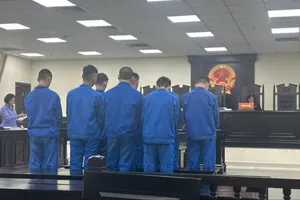 Y án nhóm bị cáo cầm hung khí gây náo loạn đường phố Hà Nội