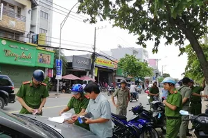 Công an phường Trường Thọ ra quân xử lý lấn chiếm vỉa hè