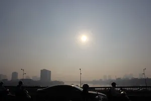 Sương mù dày đặc vẫn bao phủ Sài Gòn 