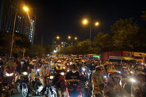 Chùm ảnh: Giao thông rối rắm tại nút giao An Phú