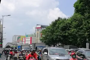 Vì sao giao thông quanh Công viên Hoàng Văn Thụ tê liệt?