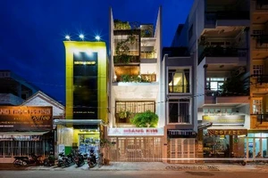 Bất ngờ với ngôi nhà ống tích hợp văn phòng ở Nha Trang