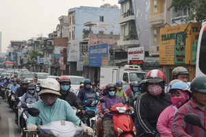 Cận tết, Bến xe Miền Đông căng thẳng ùn tắc