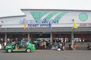 Người dân trở lại TP.HCM sau tết, bến xe, nhà ga thông thoáng 