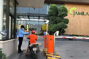 Cận cảnh các chung cư kiểm soát nghiêm ngặt, chặn virus Corona