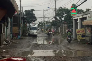 Đường Liên Ấp 123 lầy lội sau cơn mưa