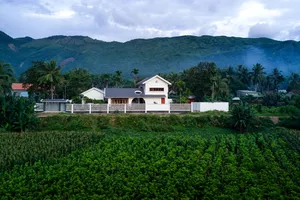 Độc đáo ngôi nhà con xây cho cha mẹ già ở Bình Định