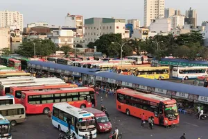 Cận cảnh Bến xe Miền Đông sau 1 giờ hạn chế đi lại