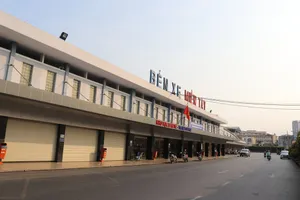 Nhiều hãng xe ngưng hoạt động trước giờ G