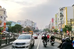 Nhiều tuyến đường ở TP.HCM chưa làm tốt vệ sinh mặt đường