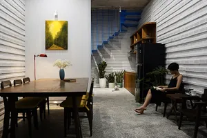 Lạ mắt với ngôi nhà mặt tiền bằng gạch nung 