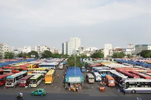 Hai bến xe lớn TP.HCM: Nơi vắng bóng, nơi đông đúc