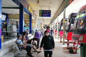 Bến xe vẫn vắng vẻ ngày đầu bỏ giãn cách hành khách