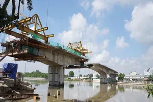 Cận cảnh hai cây cầu dân Nhà Bè chờ đợi nhiều năm