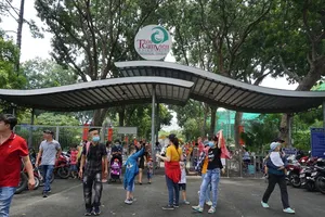 Chùm ảnh: Người dân đổ xô đến Thảo Cầm Viên chơi lễ 2-9