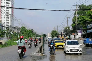 Người dân lưu thông ra sao khi thi công đường Lương Định Của?