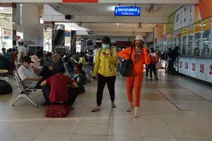  Từ ngày 12-1, TP.HCM mở bán vé xe Tết, giá tăng tối đa 60% 