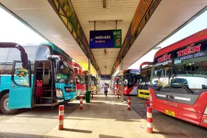 Xe khách đi miền Bắc, đìu hiu vắng bóng hành khách