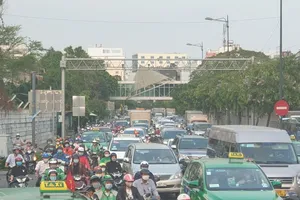Ùn ứ kéo dài khu vực sân bay Tân Sơn Nhất