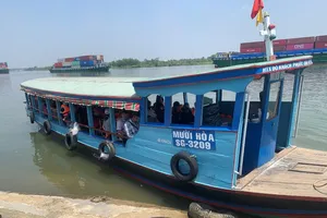 TP.HCM tạm dừng chở khách đến 3 điểm bằng đường thủy