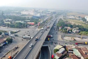 Cận cảnh hàng loạt công trình giao thông sắp hoàn thành