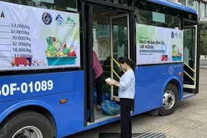 9 điểm xe buýt lưu động đang bán rau, củ tại TP.HCM