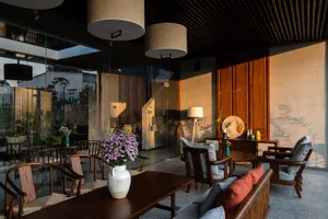 Hút mắt với không gian cafe có hệ mái dốc lớn ở Bình Dương