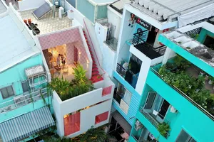 Nhà 40 năm tuổi ở Sài Gòn đẹp ngỡ ngàng sau cải tạo