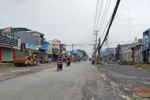 Chùm ảnh: Dự án trọng điểm tái khởi động sau khi TP.HCM nới lỏng giãn cách