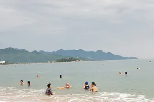 Người dân TP.HCM sắp được tắm biển Nha Trang