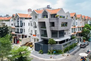 Ngôi nhà nổi bật giữa quận 7, TP.HCM như hình thang ngược