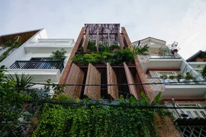 Độc đáo ngôi nhà kiểu Trung bộ giữa lòng Sài Gòn 