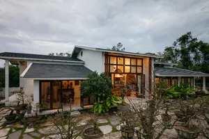  Thư thái với ngôi nhà có bốn mặt đều mở ra vườn