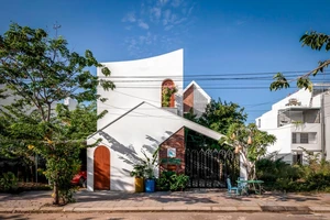 Ngôi nhà gió của cặp đôi 10 năm yêu xa