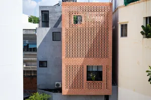 Ngôi nhà 4 tầng xây trên đất méo vẫn đẹp