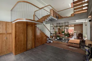 Nhà phố 70 m² thoáng đãng nhờ thông tầng xuyên mái